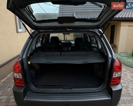 Хендай Туксон 2008 в Миргороде на Automoto.ua Серый Хендай Туксон, объемом двигателя 1.98 л и пробегом 177 тыс. км за 7950 $, фото 43 на Automoto.ua