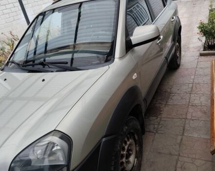 Серый Хендай Туксон, объемом двигателя 2 л и пробегом 190 тыс. км за 9000 $, фото 1 на Automoto.ua