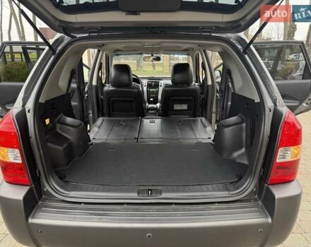 Сірий Хендай Туксон, об'ємом двигуна 2 л та пробігом 187 тис. км за 7700 $, фото 48 на Automoto.ua