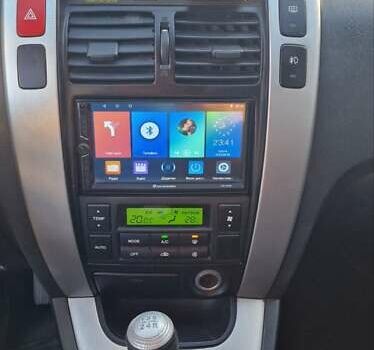 Хендай Туксон 2008 в Хмельницком на Automoto.ua Серый Хендай Туксон, объемом двигателя 1.98 л и пробегом 227 тыс. км за 7500 $, фото 6 на Automoto.ua