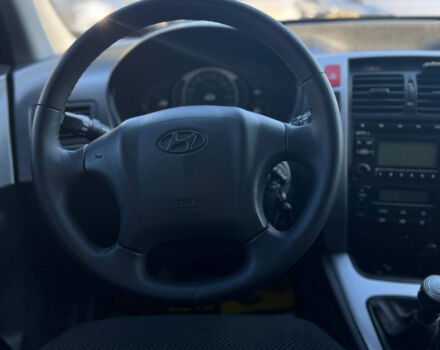 Сірий Хендай Туксон, об'ємом двигуна 2 л та пробігом 195 тис. км за 8300 $, фото 9 на Automoto.ua