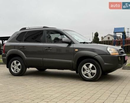 Сірий Хендай Туксон, об'ємом двигуна 2 л та пробігом 187 тис. км за 7700 $, фото 13 на Automoto.ua