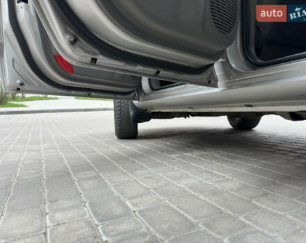 Серый Хендай Туксон, объемом двигателя 2 л и пробегом 240 тыс. км за 7500 $, фото 26 на Automoto.ua