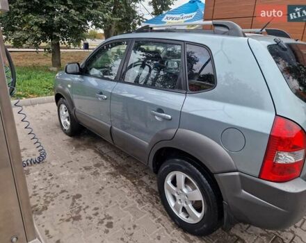 Сірий Хендай Туксон, об'ємом двигуна 2 л та пробігом 137 тис. км за 8500 $, фото 7 на Automoto.ua