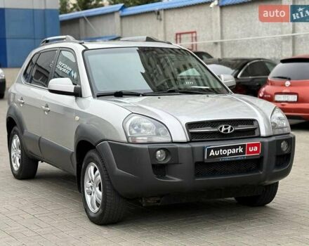 Серый Хендай Туксон, объемом двигателя 2.7 л и пробегом 210 тыс. км за 9290 $, фото 2 на Automoto.ua