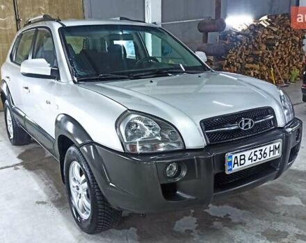 Серый Хендай Туксон, объемом двигателя 2 л и пробегом 127 тыс. км за 9300 $, фото 2 на Automoto.ua