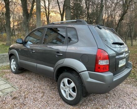 Сірий Хендай Туксон, об'ємом двигуна 2 л та пробігом 170 тис. км за 7600 $, фото 5 на Automoto.ua