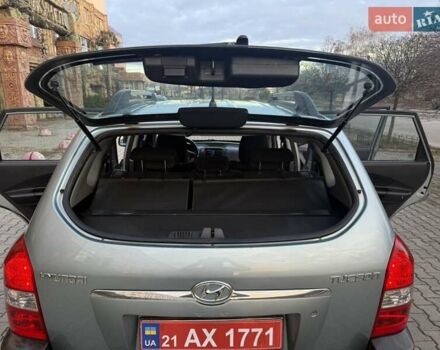 Серый Хендай Туксон, объемом двигателя 2 л и пробегом 217 тыс. км за 8200 $, фото 21 на Automoto.ua