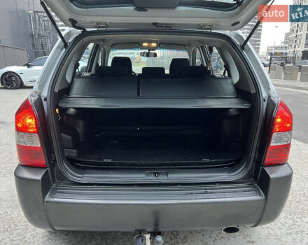 Хендай Туксон 2008 в Киеве на Automoto.ua Серый Хендай Туксон, объемом двигателя 2 л и пробегом 187 тыс. км за 7250 $, фото 45 на Automoto.ua