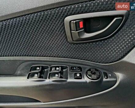 Серый Хендай Туксон, объемом двигателя 1.99 л и пробегом 207 тыс. км за 8000 $, фото 19 на Automoto.ua