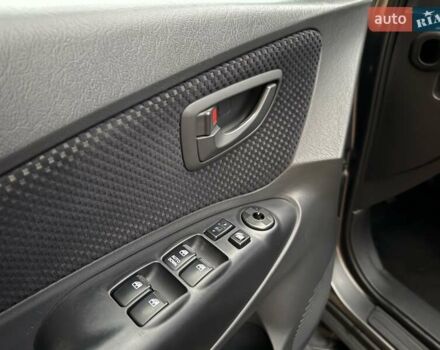 Хендай Туксон 2008 в Миргороде на Automoto.ua Серый Хендай Туксон, объемом двигателя 1.98 л и пробегом 177 тыс. км за 7950 $, фото 30 на Automoto.ua