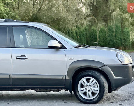 Хендай Туксон 2008 у Зборів на Automoto.ua Сірий Хендай Туксон, об'ємом двигуна 1.99 л та пробігом 228 тис. км за 8500 $, фото 3 на Automoto.ua