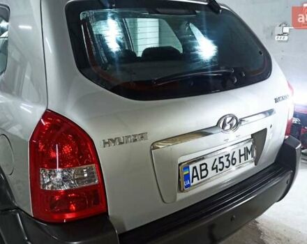 Серый Хендай Туксон, объемом двигателя 2 л и пробегом 127 тыс. км за 9300 $, фото 5 на Automoto.ua