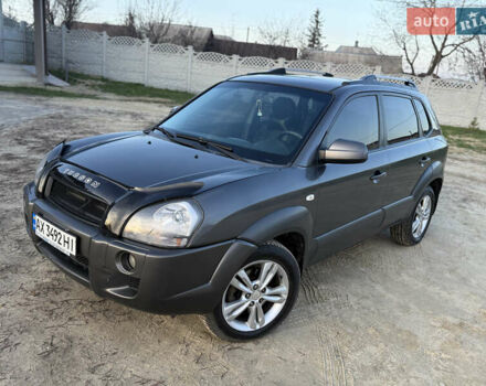 Сірий Хендай Туксон, об'ємом двигуна 1.98 л та пробігом 220 тис. км за 8200 $, фото 2 на Automoto.ua