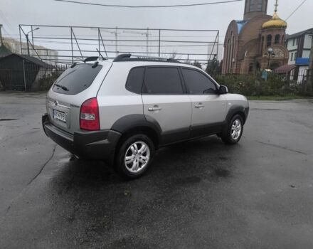 Сірий Хендай Туксон, об'ємом двигуна 2 л та пробігом 215 тис. км за 7750 $, фото 6 на Automoto.ua