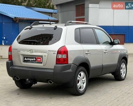 Серый Хендай Туксон, объемом двигателя 2.7 л и пробегом 210 тыс. км за 9290 $, фото 5 на Automoto.ua