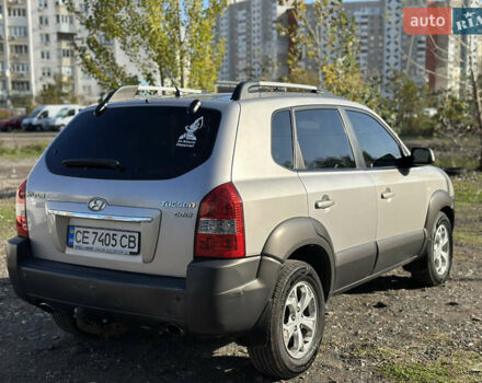 Серый Хендай Туксон, объемом двигателя 1.99 л и пробегом 333 тыс. км за 8199 $, фото 5 на Automoto.ua