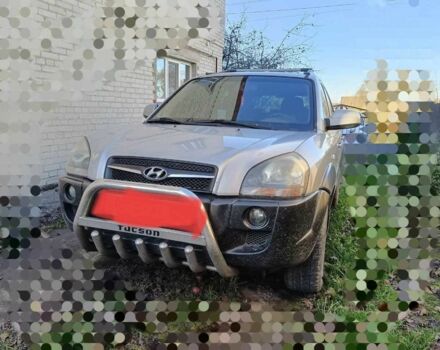 Серый Хендай Туксон, объемом двигателя 2 л и пробегом 220 тыс. км за 8000 $, фото 4 на Automoto.ua