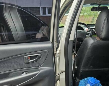 Сірий Хендай Туксон, об'ємом двигуна 1.98 л та пробігом 252 тис. км за 8000 $, фото 9 на Automoto.ua