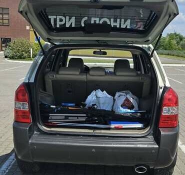 Сірий Хендай Туксон, об'ємом двигуна 1.98 л та пробігом 177 тис. км за 8500 $, фото 32 на Automoto.ua