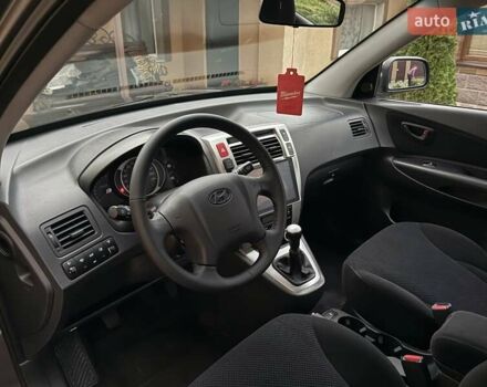 Хендай Туксон 2008 в Миргороде на Automoto.ua Серый Хендай Туксон, объемом двигателя 1.98 л и пробегом 177 тыс. км за 7950 $, фото 33 на Automoto.ua