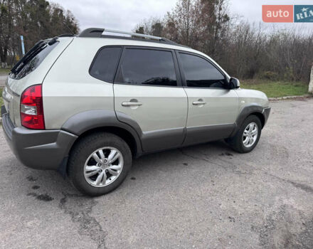 Серый Хендай Туксон, объемом двигателя 2 л и пробегом 228 тыс. км за 6700 $, фото 7 на Automoto.ua