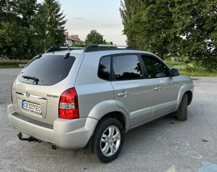 Сірий Хендай Туксон, об'ємом двигуна 1.98 л та пробігом 341 тис. км за 7500 $, фото 4 на Automoto.ua