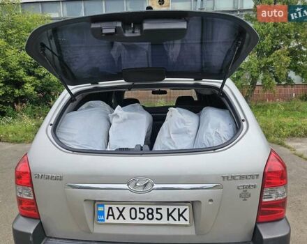 Сірий Хендай Туксон, об'ємом двигуна 1.98 л та пробігом 252 тис. км за 8000 $, фото 26 на Automoto.ua