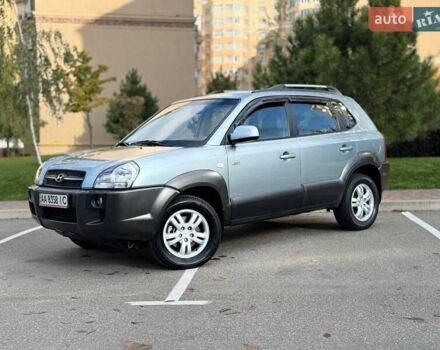 Серый Хендай Туксон, объемом двигателя 2 л и пробегом 48 тыс. км за 11800 $, фото 5 на Automoto.ua