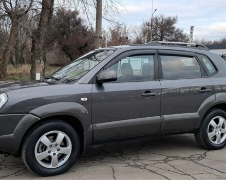 Серый Хендай Туксон, объемом двигателя 2 л и пробегом 95 тыс. км за 8800 $, фото 1 на Automoto.ua