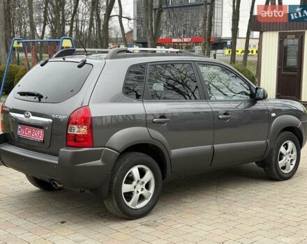Сірий Хендай Туксон, об'ємом двигуна 2 л та пробігом 187 тис. км за 7700 $, фото 15 на Automoto.ua