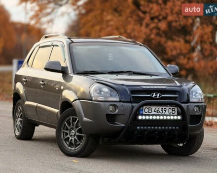 Хендай Туксон 2008 у Мене на Automoto.ua Сірий Хендай Туксон, об'ємом двигуна 1.98 л та пробігом 242 тис. км за 7600 $, фото 2 на Automoto.ua