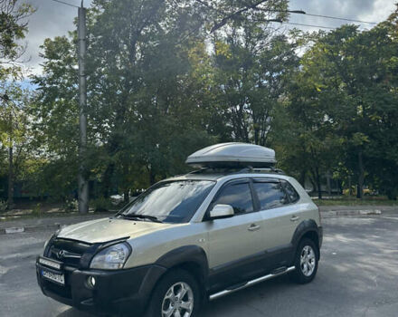 Серый Хендай Туксон, объемом двигателя 2 л и пробегом 201 тыс. км за 8300 $, фото 1 на Automoto.ua
