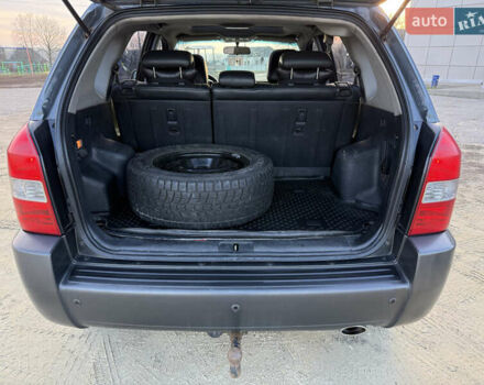 Сірий Хендай Туксон, об'ємом двигуна 1.98 л та пробігом 220 тис. км за 8200 $, фото 11 на Automoto.ua