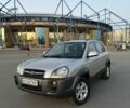 Серый Хендай Туксон, объемом двигателя 2 л и пробегом 155 тыс. км за 9000 $, фото 1 на Automoto.ua