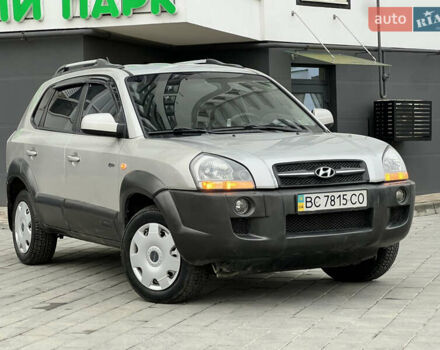 Серый Хендай Туксон, объемом двигателя 2 л и пробегом 176 тыс. км за 8300 $, фото 4 на Automoto.ua