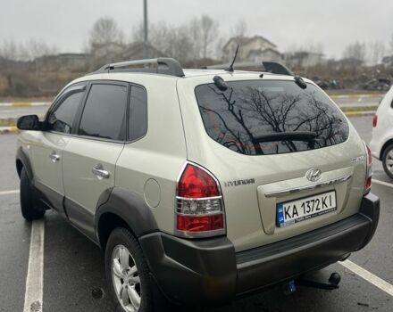 Серый Хендай Туксон, объемом двигателя 2 л и пробегом 151 тыс. км за 8300 $, фото 2 на Automoto.ua