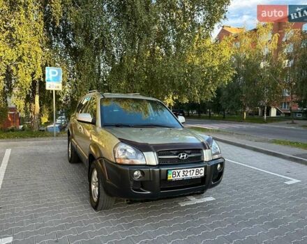 Серый Хендай Туксон, объемом двигателя 2 л и пробегом 164 тыс. км за 9300 $, фото 5 на Automoto.ua