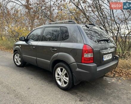 Серый Хендай Туксон, объемом двигателя 1.98 л и пробегом 220 тыс. км за 8500 $, фото 4 на Automoto.ua