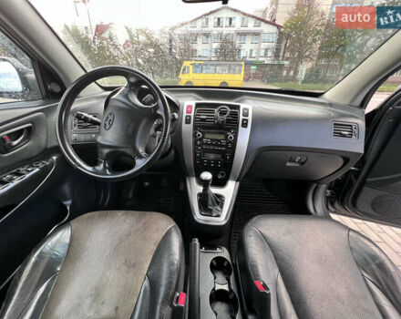 Серый Хендай Туксон, объемом двигателя 2 л и пробегом 210 тыс. км за 7700 $, фото 16 на Automoto.ua