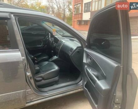 Сірий Хендай Туксон, об'ємом двигуна 1.98 л та пробігом 190 тис. км за 8800 $, фото 6 на Automoto.ua