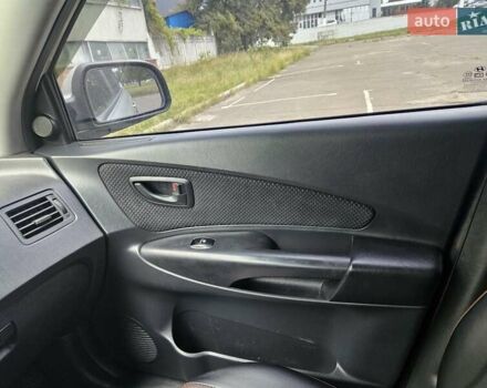 Сірий Хендай Туксон, об'ємом двигуна 1.98 л та пробігом 252 тис. км за 8000 $, фото 3 на Automoto.ua