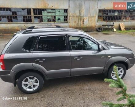 Серый Хендай Туксон, объемом двигателя 1.99 л и пробегом 302 тыс. км за 9300 $, фото 8 на Automoto.ua