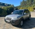 Серый Хендай Туксон, объемом двигателя 1.99 л и пробегом 255 тыс. км за 5800 $, фото 1 на Automoto.ua