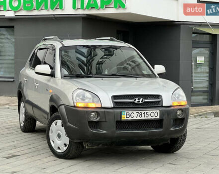 Серый Хендай Туксон, объемом двигателя 2 л и пробегом 176 тыс. км за 8300 $, фото 2 на Automoto.ua