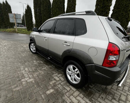 Сірий Хендай Туксон, об'ємом двигуна 1.98 л та пробігом 36 тис. км за 12800 $, фото 3 на Automoto.ua