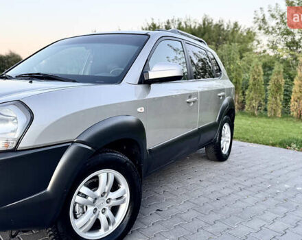 Хендай Туксон 2008 у Зборів на Automoto.ua Сірий Хендай Туксон, об'ємом двигуна 1.99 л та пробігом 228 тис. км за 8500 $, фото 8 на Automoto.ua