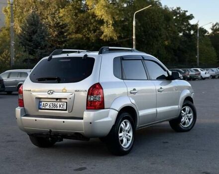 Серый Хендай Туксон, объемом двигателя 1.98 л и пробегом 198 тыс. км за 13000 $, фото 3 на Automoto.ua