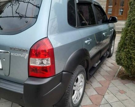 Серый Хендай Туксон, объемом двигателя 2 л и пробегом 270 тыс. км за 7800 $, фото 5 на Automoto.ua