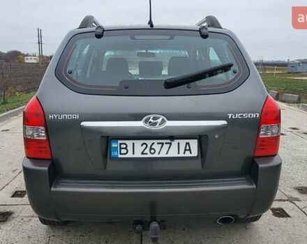 Серый Хендай Туксон, объемом двигателя 1.98 л и пробегом 177 тыс. км за 8200 $, фото 3 на Automoto.ua